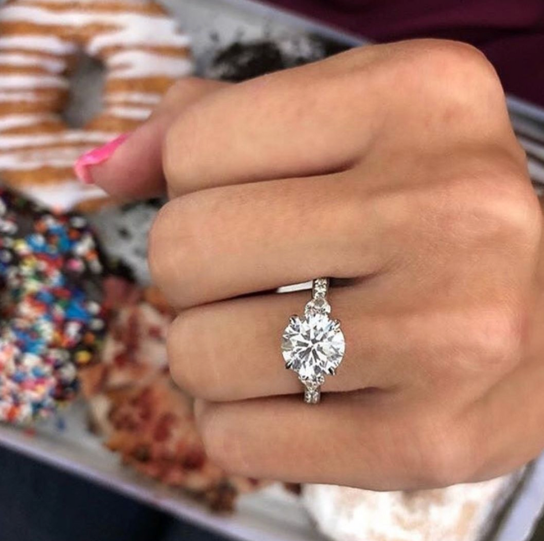 round cut vs. cushion cut