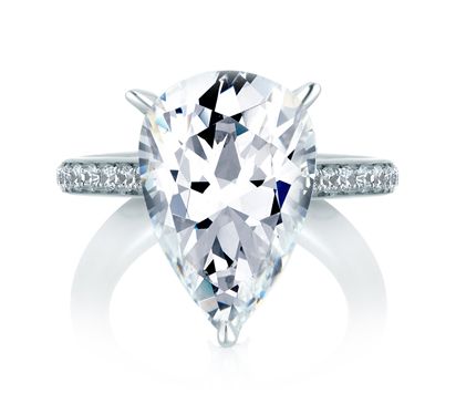 What to Know Before Buying a Pear Shaped Engagement Ring