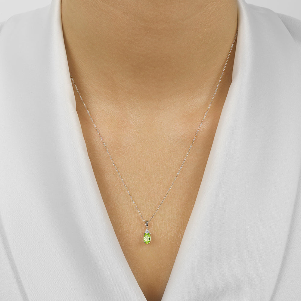 10Kt White Gold Diamond 1/50Ctw & Peridot 1/2Ctw Pendant