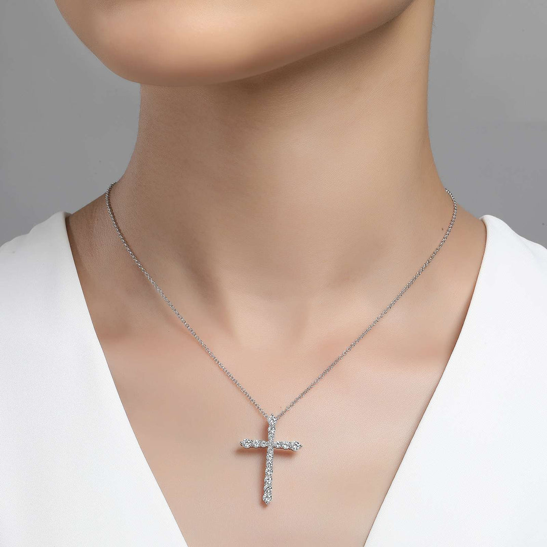 1.06 CTW Cross Pendant Necklace