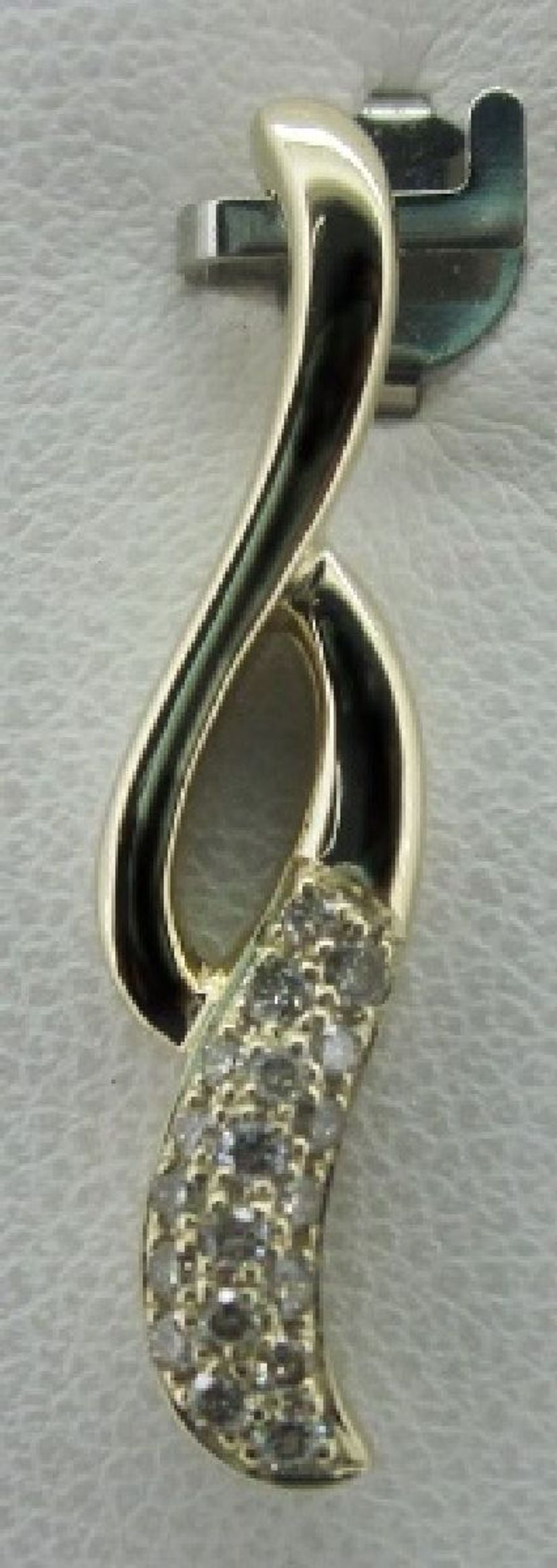 14K YELLOW GOLD DIAMOND  PENDANT