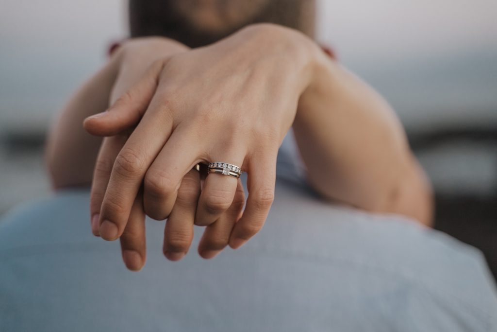 Oval Moissanite Unique Engagement Ring and Two Nesting Wedding Rings,  Vintage Wedding Rings Set, White Gold Rings, Nia & Two Matching V Ring -  Etsy | Wedding ring sets vintage, Wedding rings